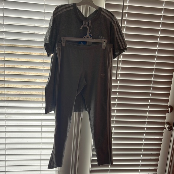 ADiDAS TRACK SUIT (XL) - Picture 6 of 9